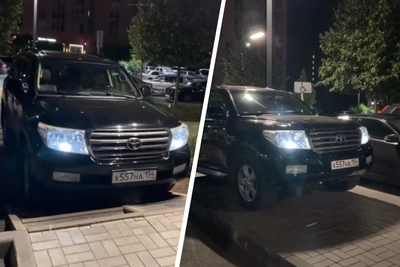 Водитель Land Cruiser проехал по ступенькам в Новосибирске