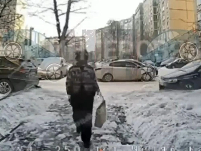 В период 30-градусных морозов повторять такой эксперимент не рекомендуется. | Источник: mossudmed / t.me, ЧП | ДТП Челябинск / Vk.com