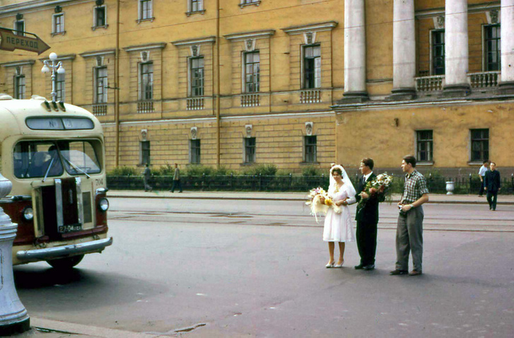 15 лирических цветных фотографии Ленинграда 1961 года