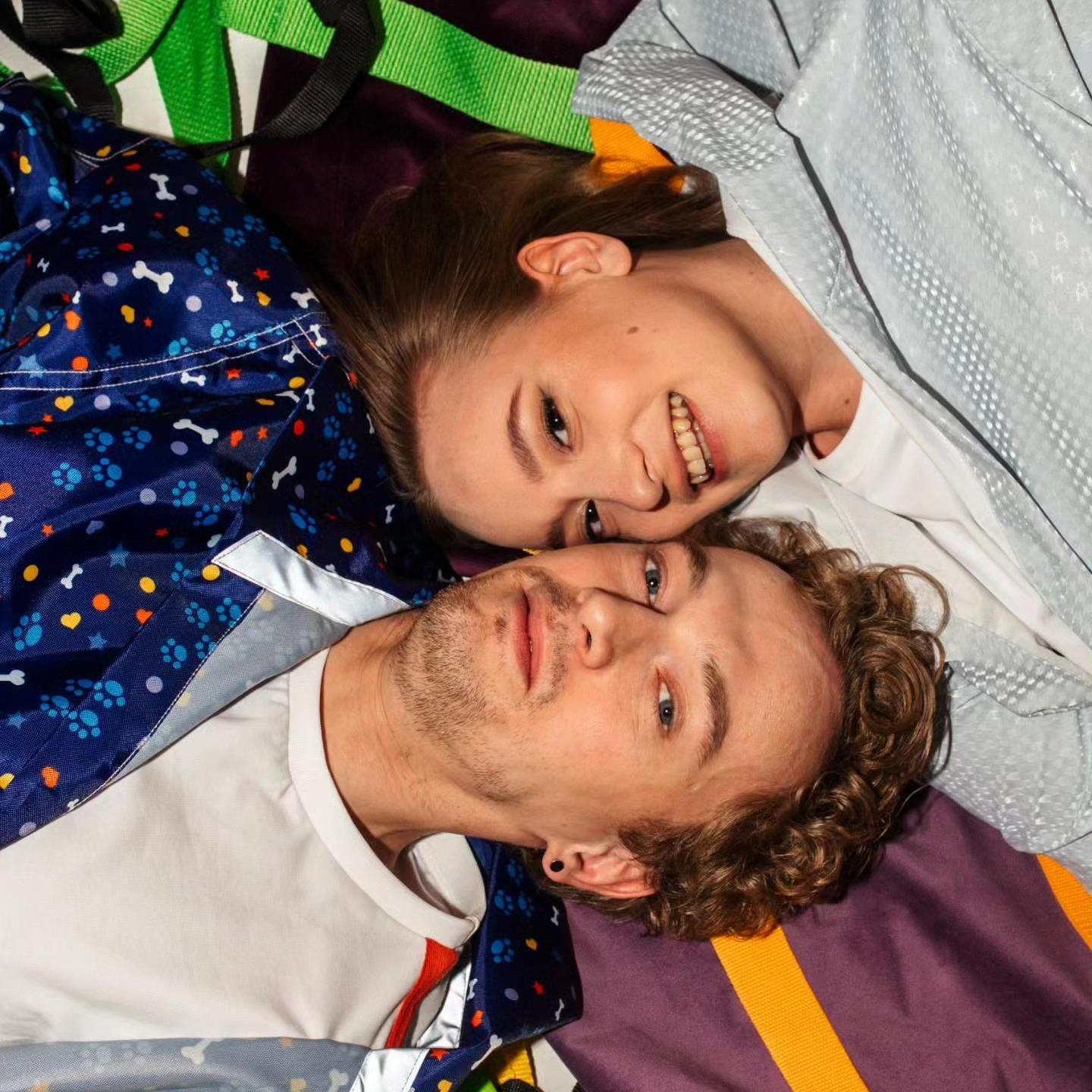 Кадры из квартиры, где актер Владислав Бенграф и его жена Евгения зарезали друг друга