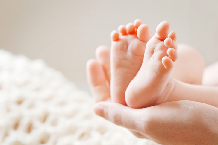Признаки, что у ребенка развивается плоскостопие, и 3 способа его избежать