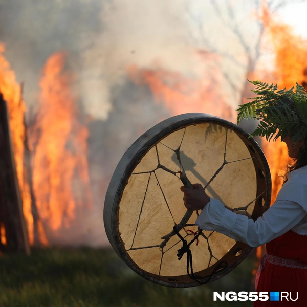 Огонь разгорается | Источник: Евгений Софийчук / NGS55.RU