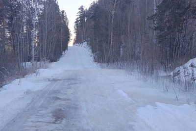 Наледь на дороге к дачам под Читой не убрана