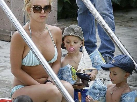 Бритни Спирс с сыновьями | Источник: britneyspears / Instagram (экстремистская организация, деятельность запрещена на территории РФ)