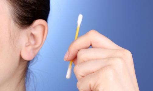 Оториноларингологи советуют реже мыть уши