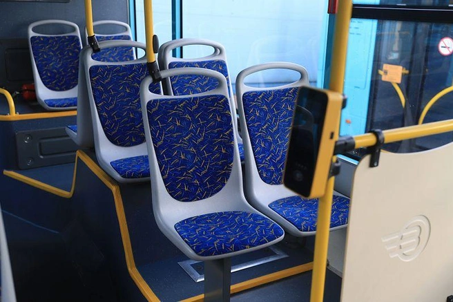 Девочке-подростку сломало челюсть дверями автобуса на Бассейной | Источник: Сергей Михайличенко / «Фонтанка.ру»