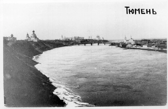 Городская панорама на реку. Тут она кажется огромной  | Источник: Тюмень до нашей эры / vk.com