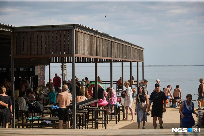 Чаще всего в курортных зонах требуются сотрудники в общепит | Источник: Александр Ощепков / NGS.RU