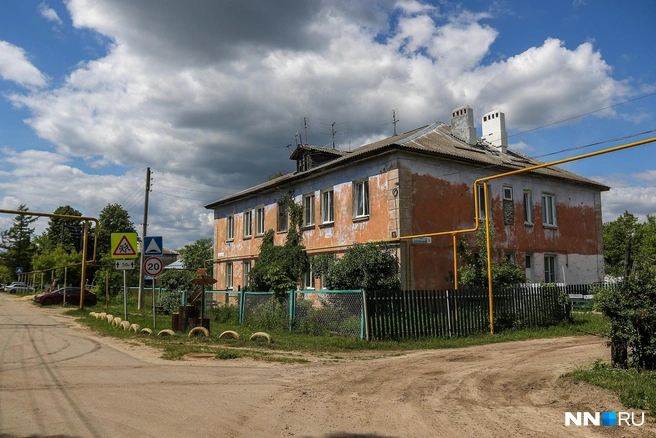 Дома, судя по их виду, ремонта не видели десятилетиями | Источник: Наталья Бурухина / NN.RU
