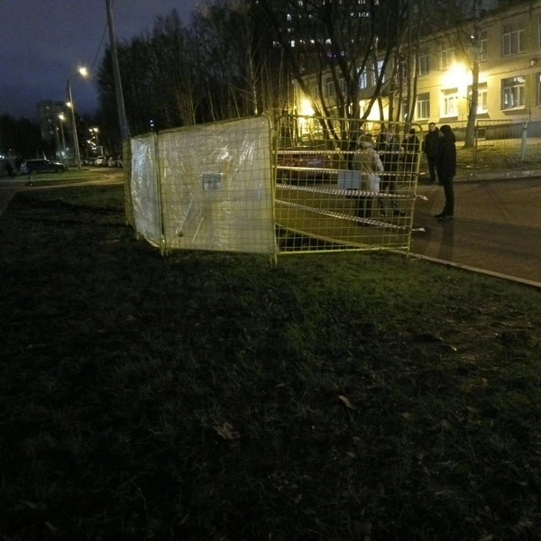 На месте просадки грунта на севере Петербурга нашли следы от шин крупногабаритной техники | Источник: ГУП «Водоканал Санкт-Петербурга»