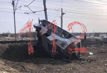 Заглох в неподходящий момент: поезд протаранил автобус в Ярославской области, убив 8 человек
