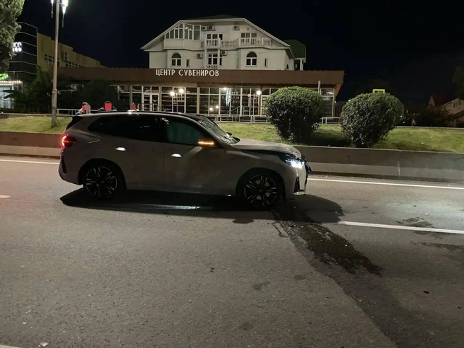 Водитель поздно заметил пешехода и не успел затормозить | Источник: gibddsochi/t.me