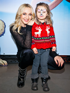 Кристина Орбакайте с дочерью Клавой на премьере шоу «Ледниковый период»