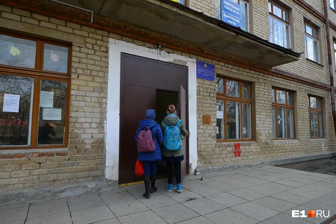 Школьников в срочном порядке отпустили домой | Источник: Артем Устюжанин / E1.RU