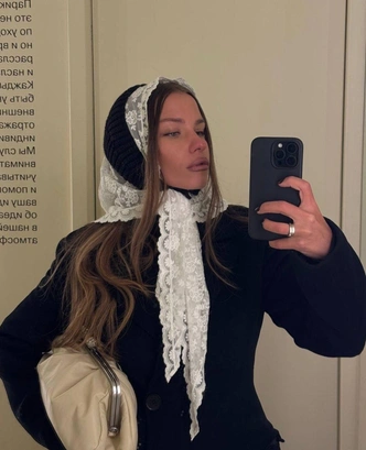 Шерстяная косынка — лучшая альтернатива шапкам (без вреда для прически)