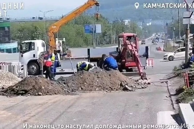 На Владивостокской в Петропавловске меняют решётку ливнёвки