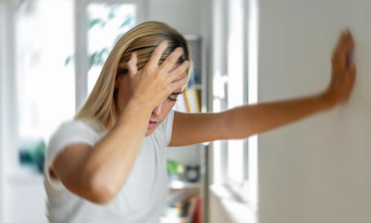 У 15-летней девочки, усердно готовившейся к экзаменам, случился инсульт | Источник: iStock/bymuratdeniz