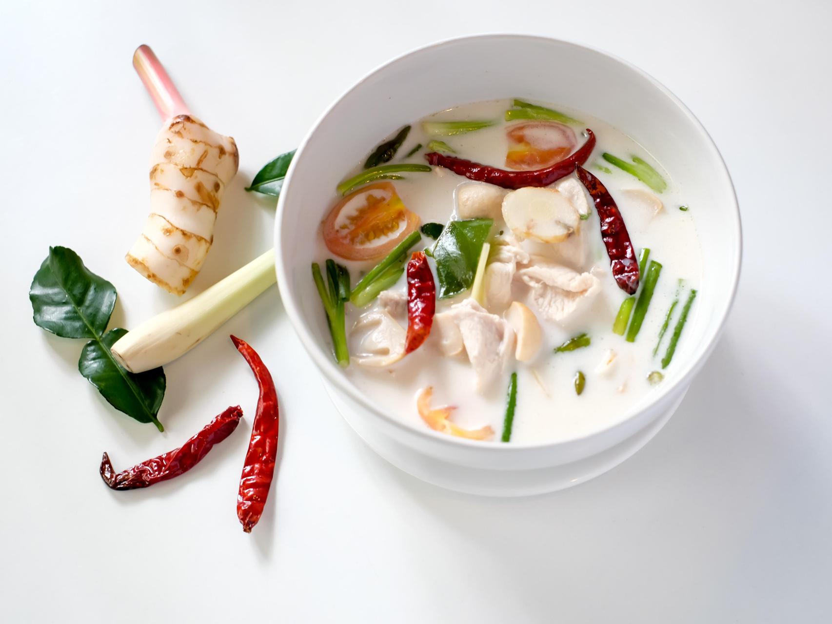 тайский суп с кокосовым молоком и курицей рецепт | Дзен
