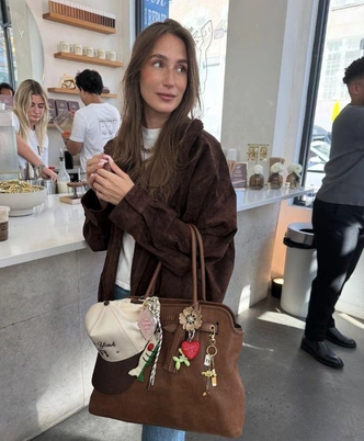 Главный аксессуар сезона: броши и булавки, которые меняют правила игры