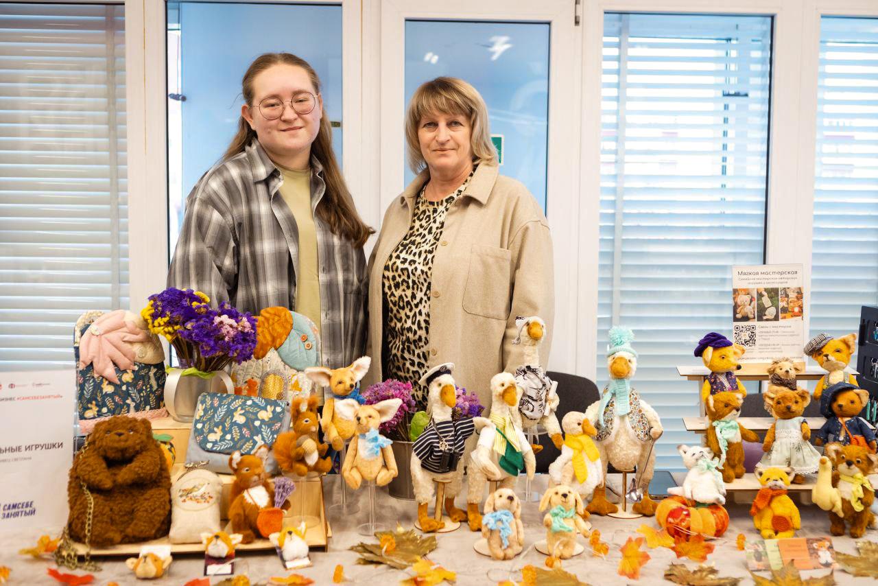 «Китайские байеры скупили гусей»: пермские мама с дочкой делают сумки на фермуаре и игрушки с одеждой