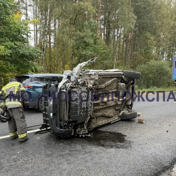 Одна из полос дороги оказалась заблокирована | Источник: ГКУ МО «Мособлпожспас»