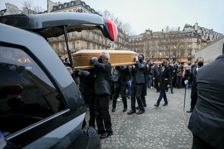 В Париже похоронили изуродовавших себя пластикой братьев Богдановых