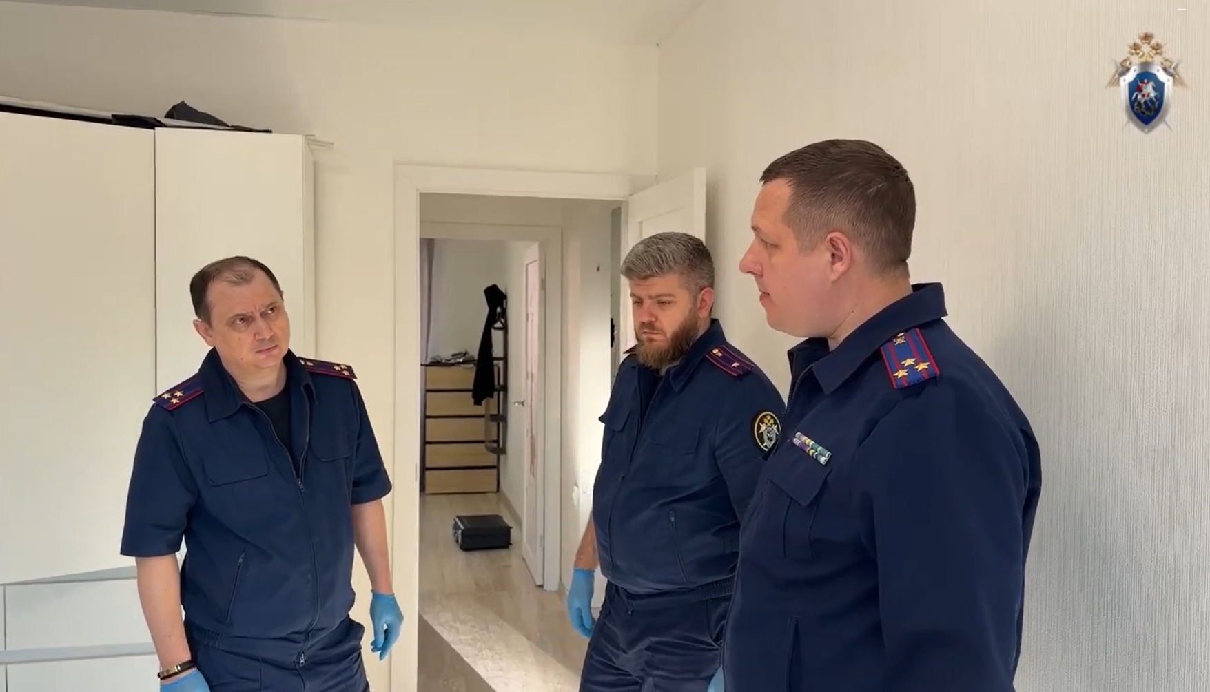 СК показал видео из квартиры в Челябинске, где охранник убил жену и падчерицу