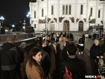Люди просыпались ночью, чтобы поклониться мощам | Источник: Михаил Мечев / MSK1.RU