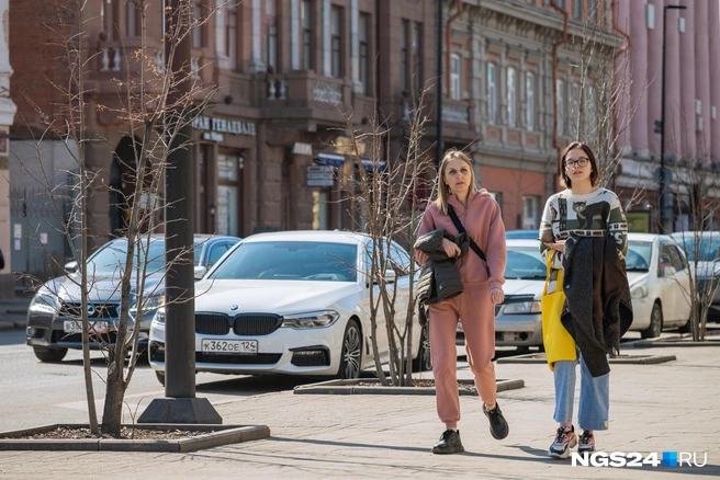 А в особенно теплые часы, можно и куртку снять | Источник: Елена Васильева / NGS24.RU