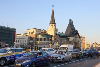 В центре Москвы перекрыли улицы, мосты и набережные