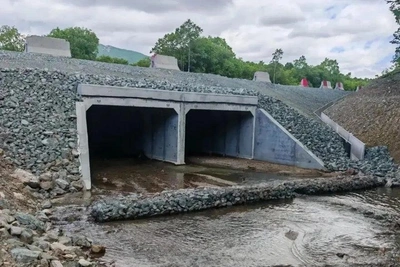 Водоотвод на мосту через Христофоровку на Сахалине