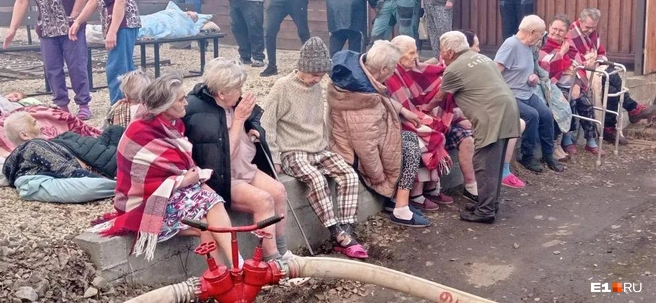 Полсотни пенсионеров эвакуировали из пансионата из-за пожара | Источник: ИА «Ночные новости»