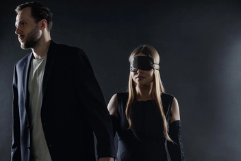 Свежие эмоции и прокачка воображения: как работает иммерсивный театр