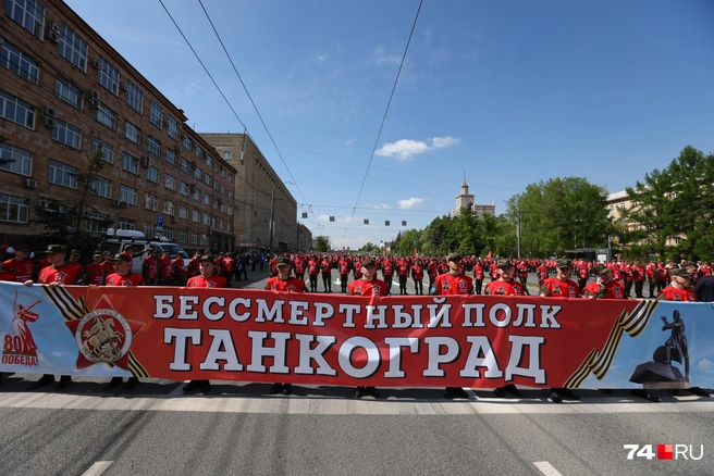 Участников шествия ждали около ЮУрГУ | Источник: Наталья Лапцевич