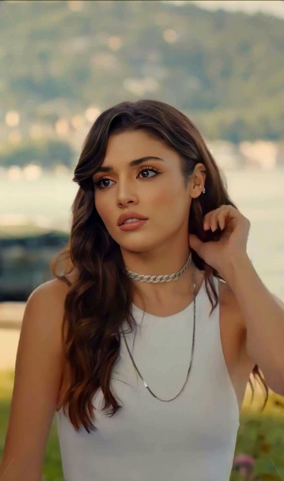 Турецкая красота: 5 правил макияжа Ханде Эрчел из «Постучись в мою дверь»