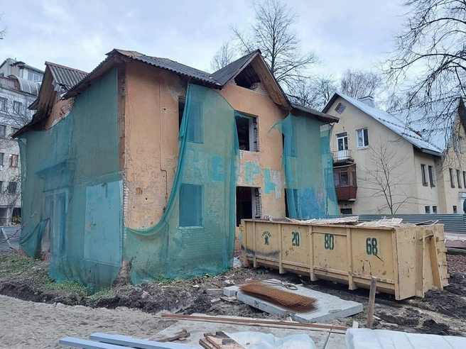 Осенью 2025 года рабочие вновь приехали на участок | Источник: Ольга Мазанова
