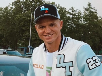 Стиральная машина в гостиной, обшарпанные стены: Дмитрий Тарасов показал условия, в которых вынужден жить