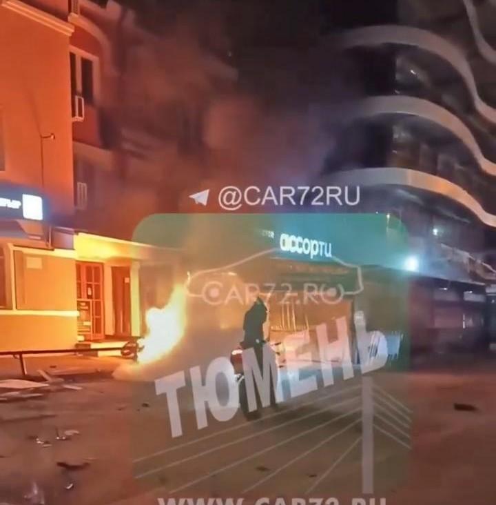 «Мотоциклист сбежал с места ДТП»: подробности ночной аварии в центре Тюмени