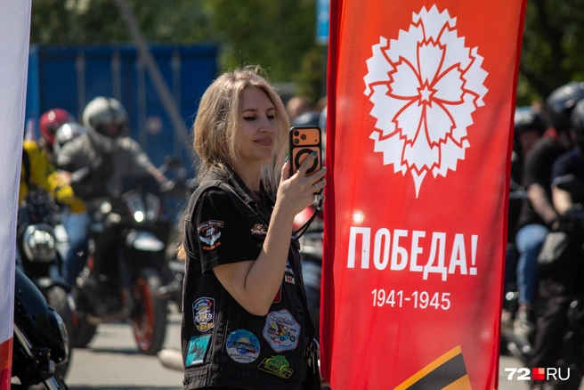 Ну и куда же без съемки такого большого мероприятия для себя?  | Источник: Павел Красоткин / 72.RU 