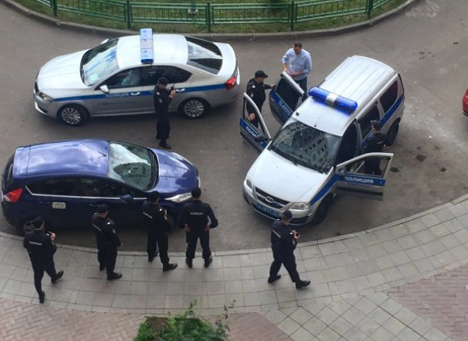 Навального задержали в подъезде его дома | ya62.ru