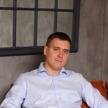 <p>Максим Селин</p>