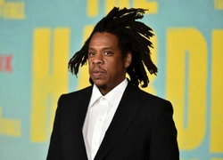 Jay-Z требует раскрыть личность женщины, которая обвинила его в изнасиловании
