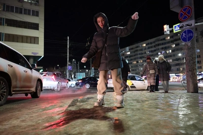 Волгоградцы столкнулись с гололедом в центре города