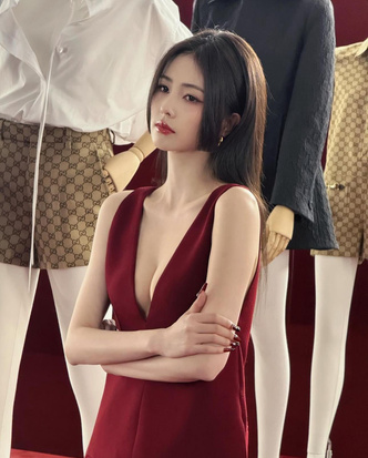 Ни Ни в кислотном, Бай Лу в 60-х: лучшие образы китайских актрис на мероприятии Gucci в Шанхае