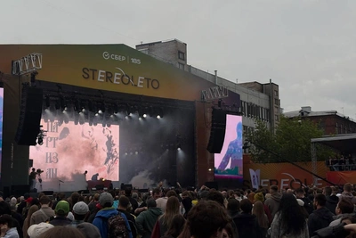 Музыкальный фестиваль «Стереолето» под дождем в Петербурге
