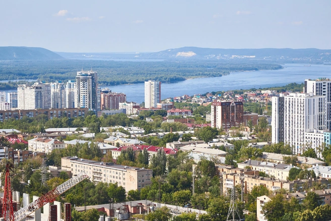 Перемещаемся к центру города. Видим башню «Газпромбанка» | Источник: Роман Данилкин / 63.RU
