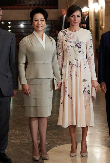 Пэн Лиюань и королева Летиция 28 ноября 2018 года