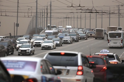 Омск встал в 9-балльных пробках: такси подорожало до 1000 рублей