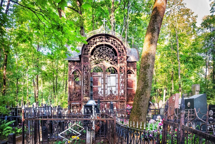 Часовня-сень Н. Ф. Кельха на Введенском кладбище | Источник: Baturina Yuliya/Shutterstock/Fotodom.ru