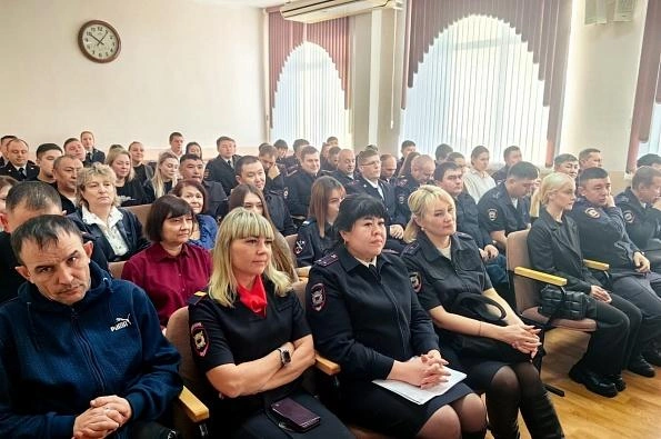 Полицейских поблагодарили за службу | Источник: пресс-служба администрации Омского муниципального района